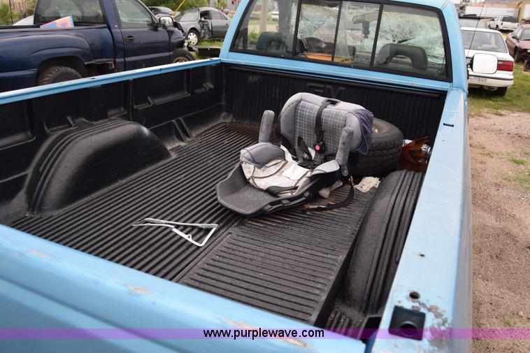 image for item J6647 1993 Chevrolet 1500 pickup truck