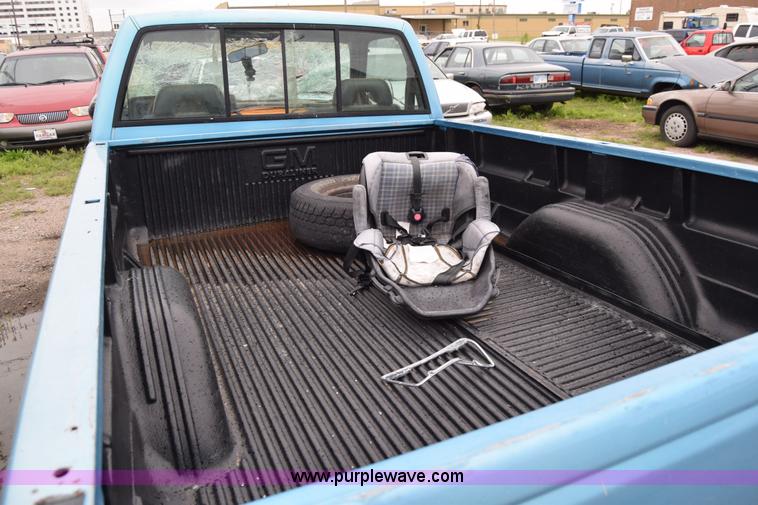 image for item J6647 1993 Chevrolet 1500 pickup truck