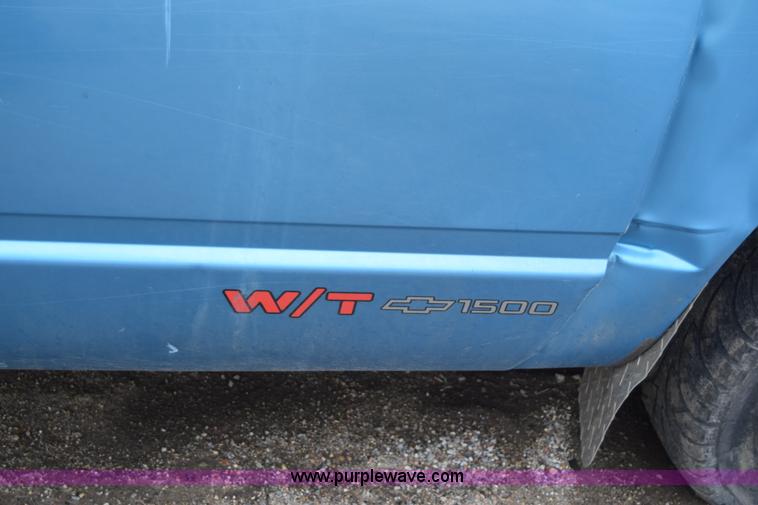 image for item J6647 1993 Chevrolet 1500 pickup truck