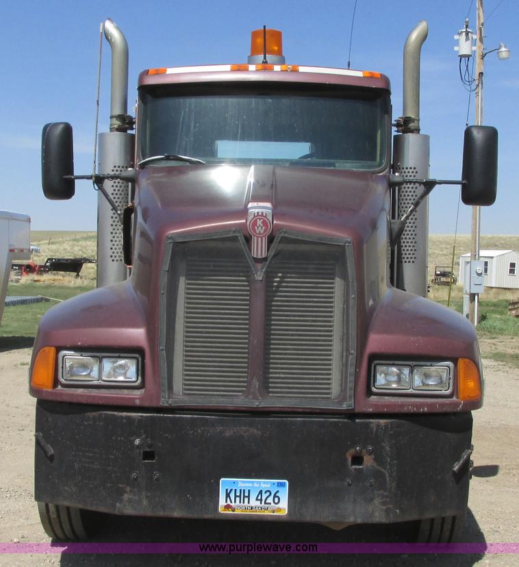 image for item A8794 1990 Kenworth T600 semi truck