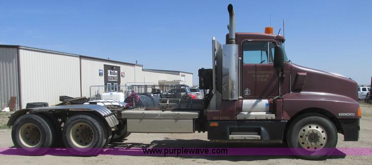 image for item A8794 1990 Kenworth T600 semi truck
