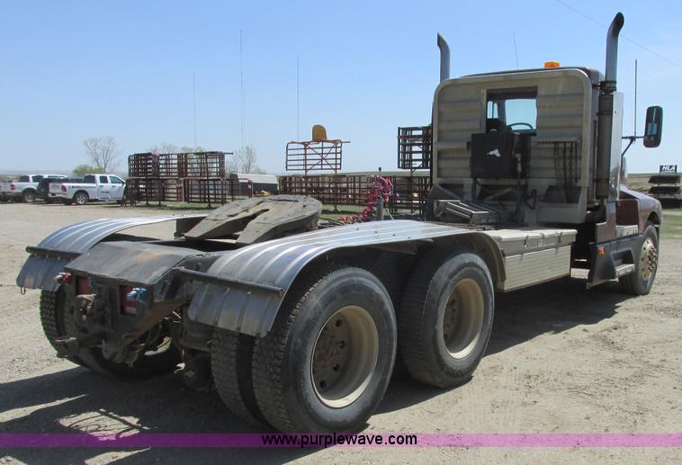 image for item A8794 1990 Kenworth T600 semi truck