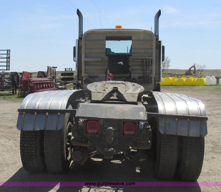 image for item A8794 1990 Kenworth T600 semi truck