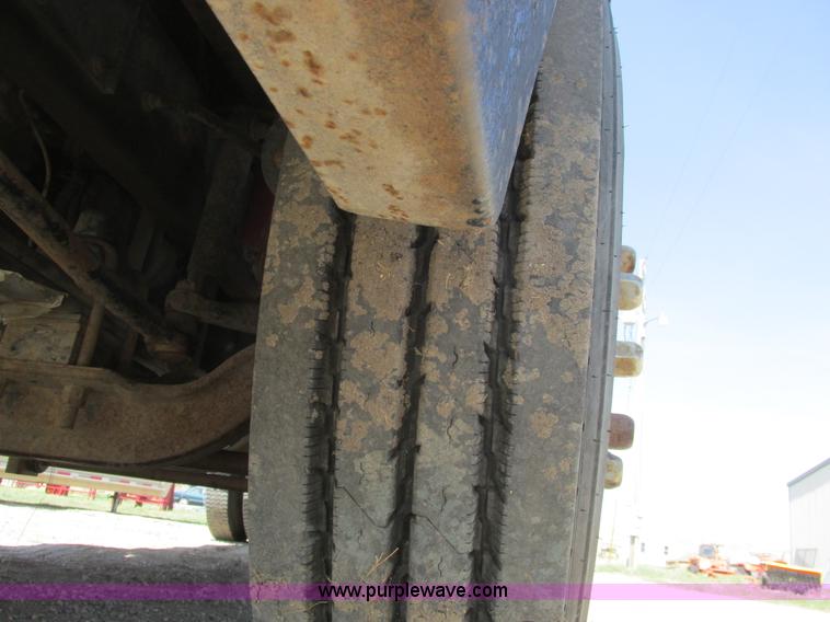 image for item A8794 1990 Kenworth T600 semi truck