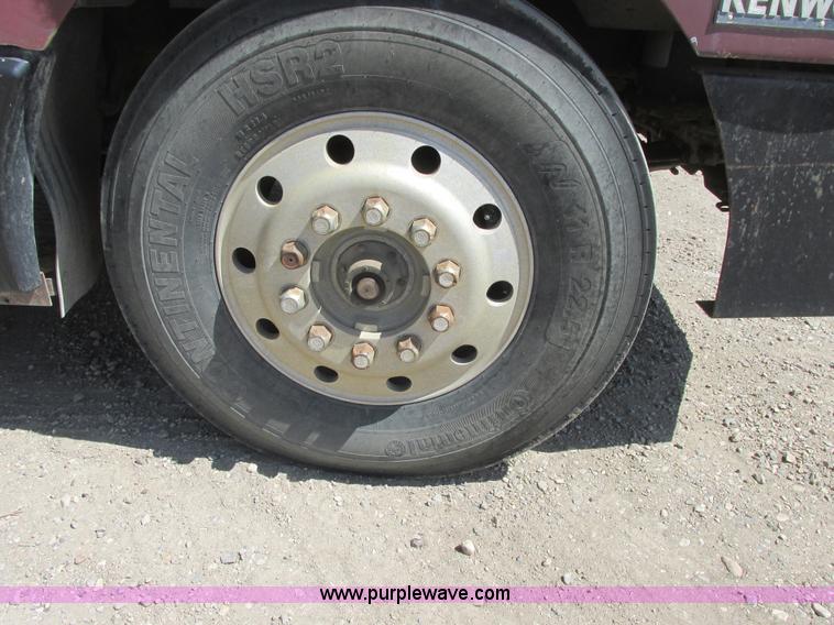 image for item A8794 1990 Kenworth T600 semi truck