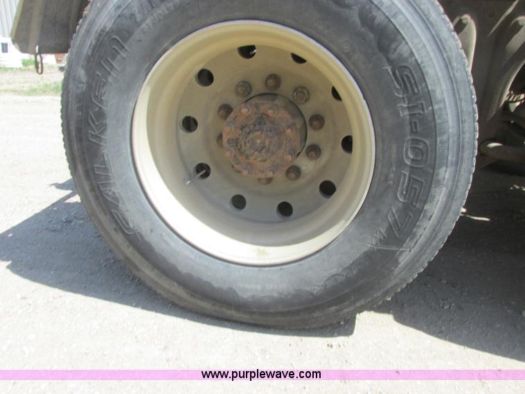 image for item A8794 1990 Kenworth T600 semi truck