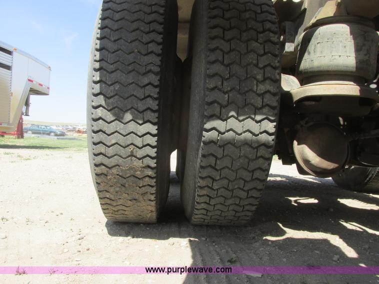 image for item A8794 1990 Kenworth T600 semi truck