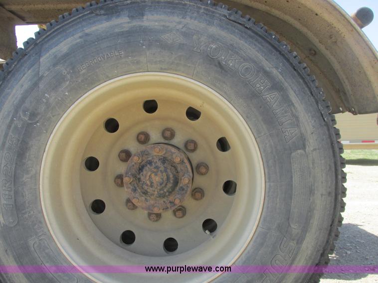 image for item A8794 1990 Kenworth T600 semi truck