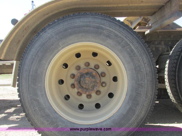 image for item A8794 1990 Kenworth T600 semi truck