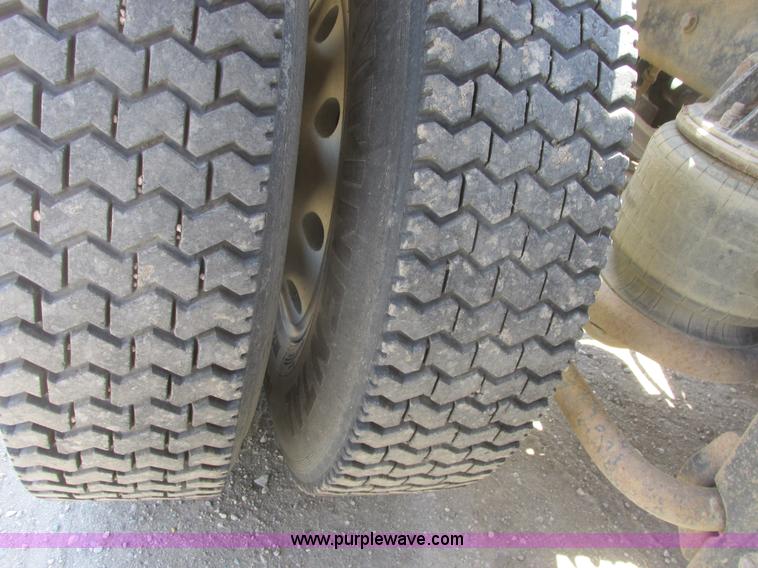 image for item A8794 1990 Kenworth T600 semi truck