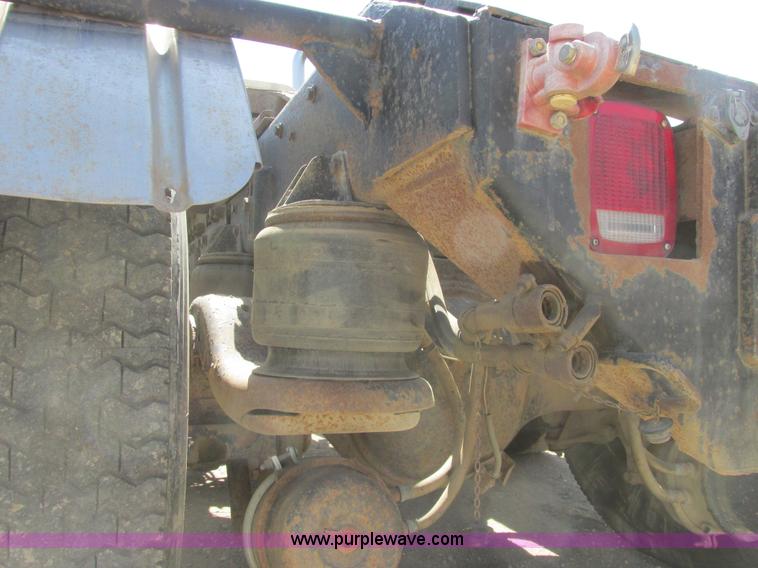 image for item A8794 1990 Kenworth T600 semi truck