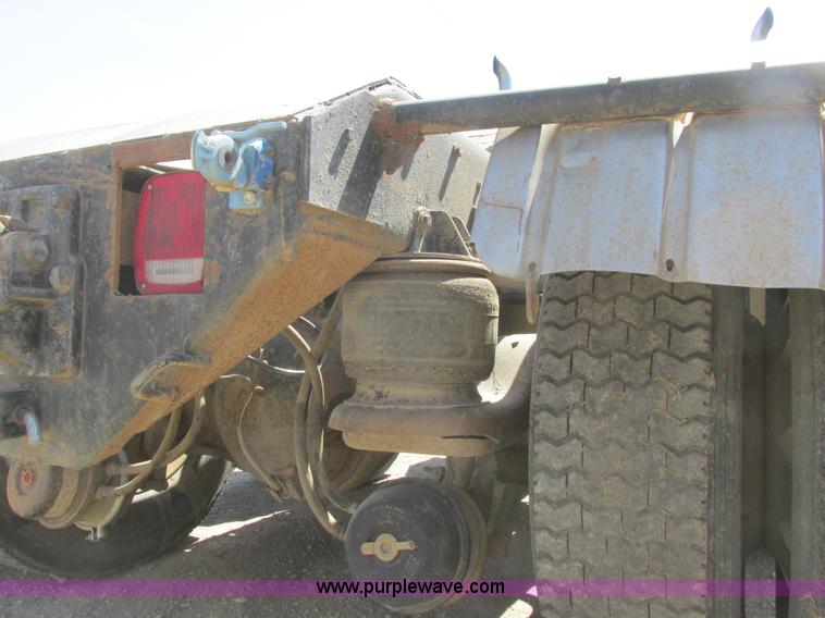 image for item A8794 1990 Kenworth T600 semi truck