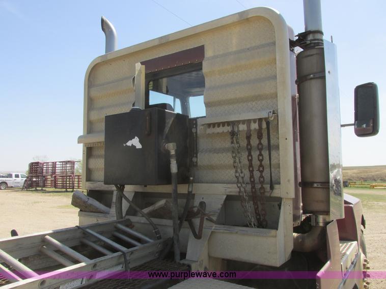 image for item A8794 1990 Kenworth T600 semi truck