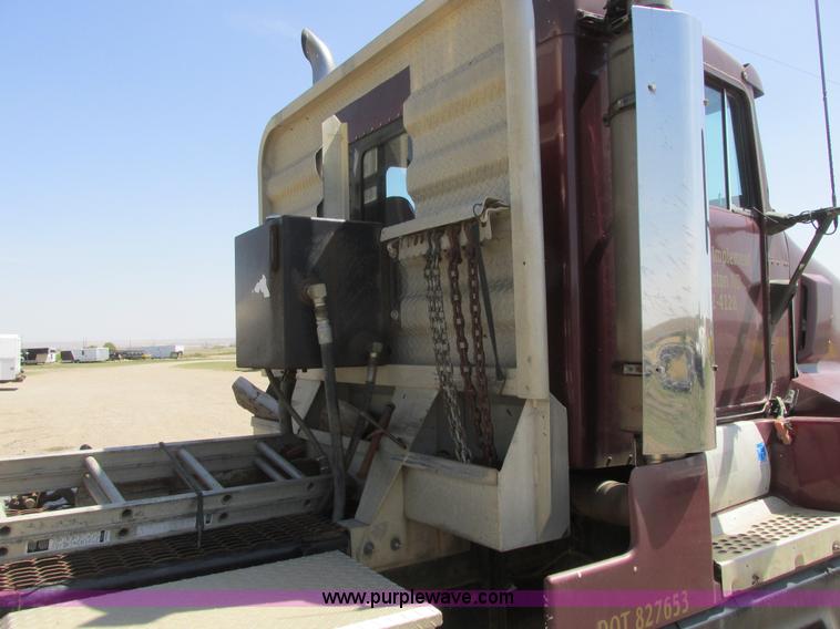 image for item A8794 1990 Kenworth T600 semi truck