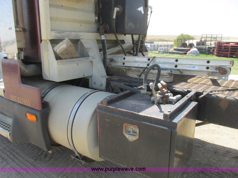 image for item A8794 1990 Kenworth T600 semi truck