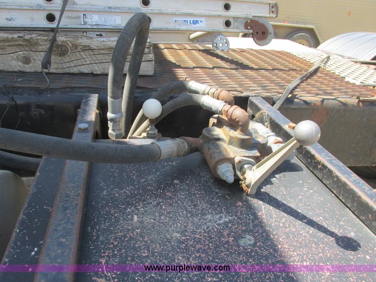 image for item A8794 1990 Kenworth T600 semi truck