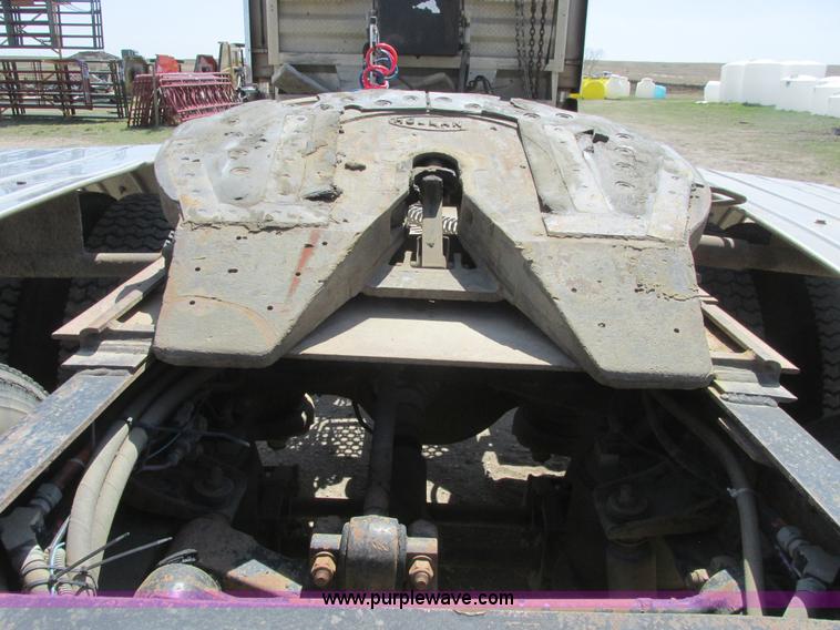 image for item A8794 1990 Kenworth T600 semi truck