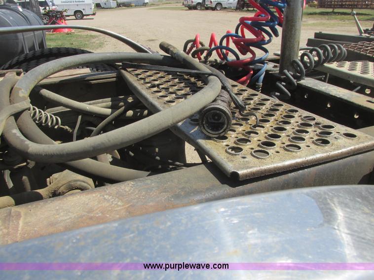 image for item A8794 1990 Kenworth T600 semi truck