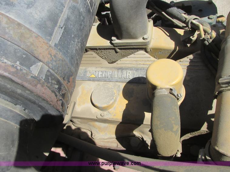 image for item A8794 1990 Kenworth T600 semi truck