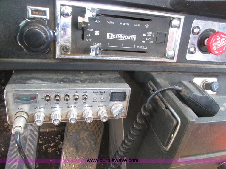 image for item A8794 1990 Kenworth T600 semi truck