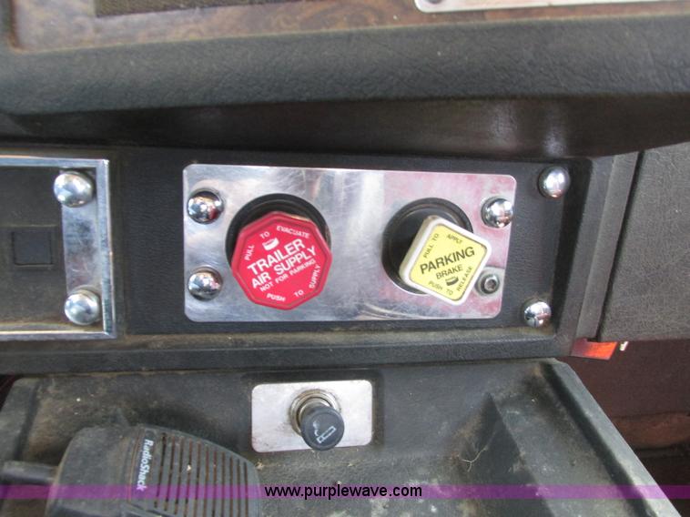 image for item A8794 1990 Kenworth T600 semi truck