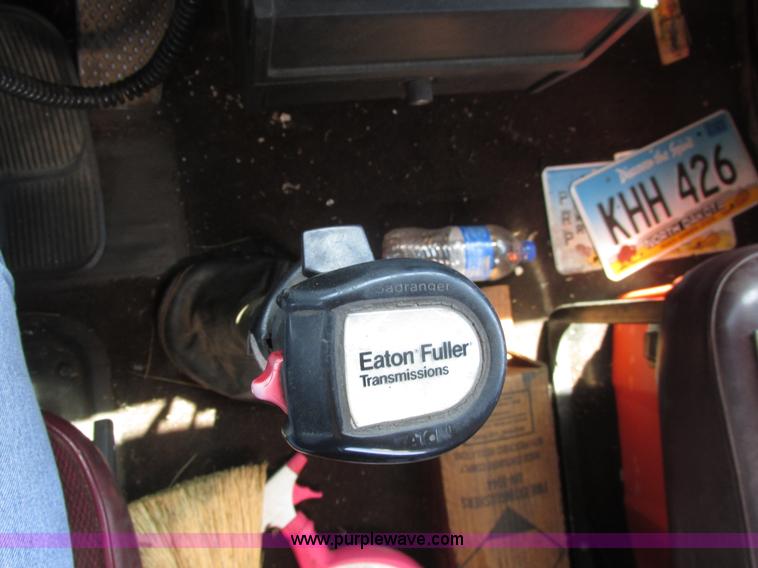 image for item A8794 1990 Kenworth T600 semi truck