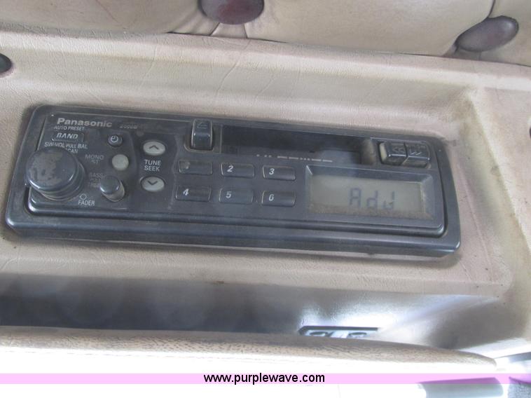 image for item A8794 1990 Kenworth T600 semi truck