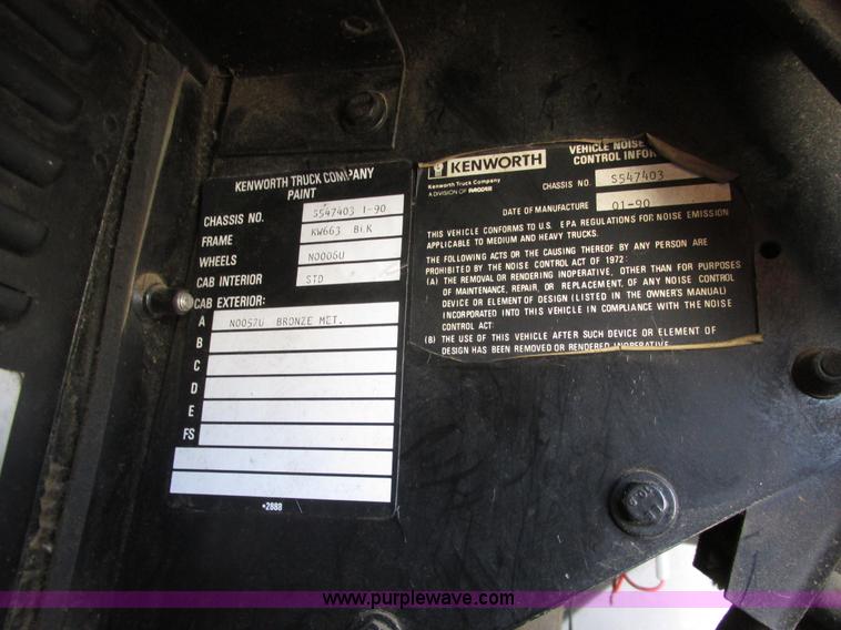 image for item A8794 1990 Kenworth T600 semi truck