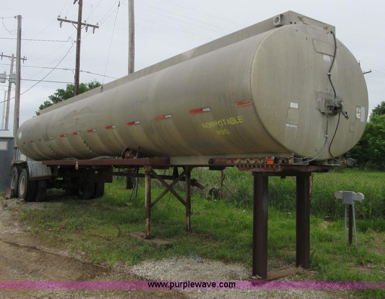 image for item BA9341 1975 Trailmobile tank trailer