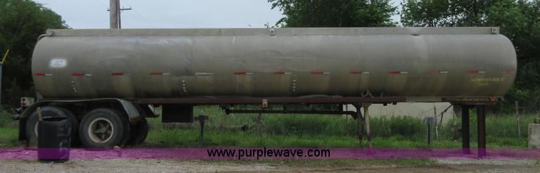 image for item BA9341 1975 Trailmobile tank trailer
