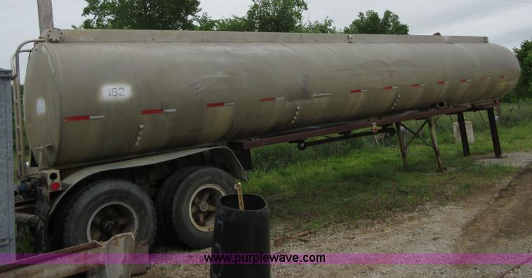 image for item BA9341 1975 Trailmobile tank trailer