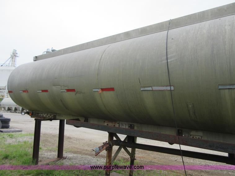 image for item BA9341 1975 Trailmobile tank trailer