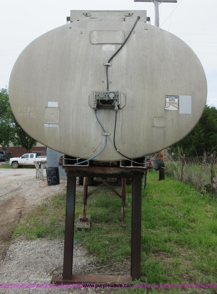 image for item BA9341 1975 Trailmobile tank trailer