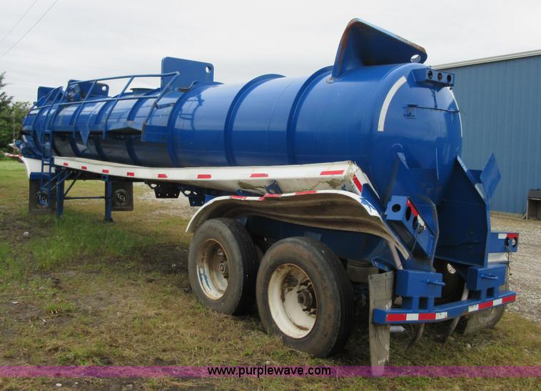 image for item BA9345 2012 Troxell 5000 tank trailer