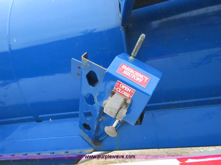 image for item BA9345 2012 Troxell 5000 tank trailer