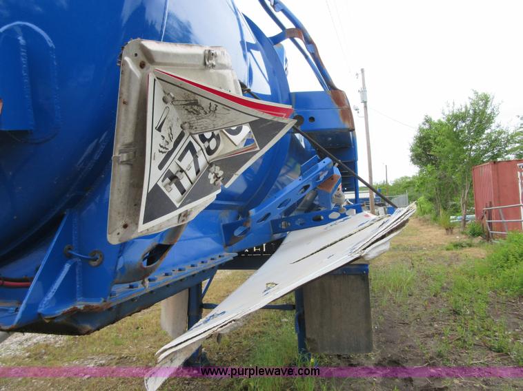 image for item BA9345 2012 Troxell 5000 tank trailer