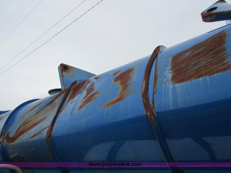 image for item BA9345 2012 Troxell 5000 tank trailer