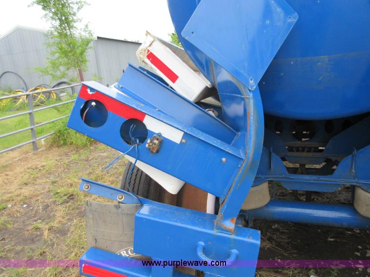 image for item BA9345 2012 Troxell 5000 tank trailer