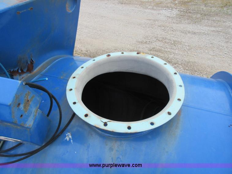 image for item BA9345 2012 Troxell 5000 tank trailer