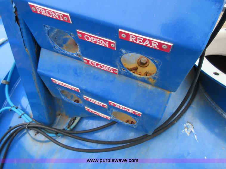 image for item BA9345 2012 Troxell 5000 tank trailer