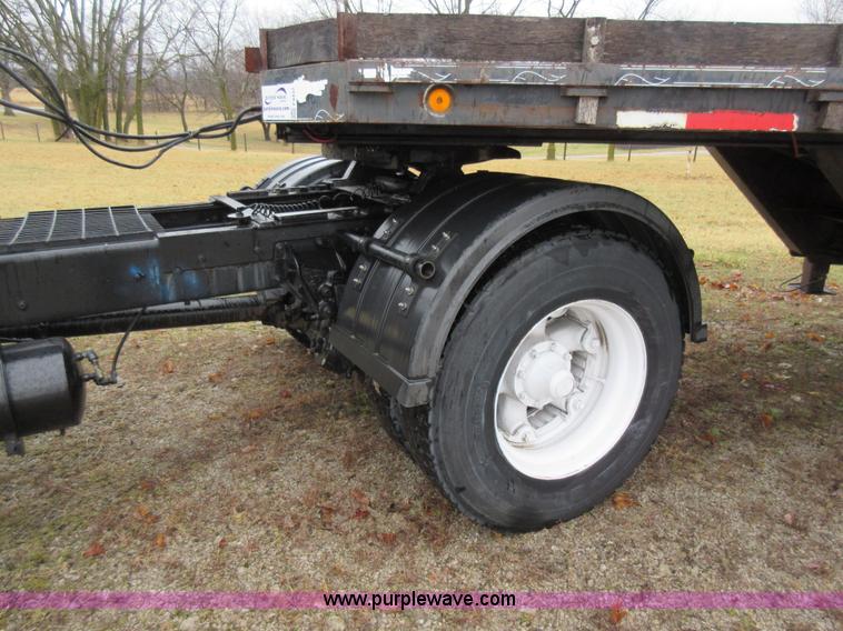 image for item F8436 1986 Mack R686T semi truck
