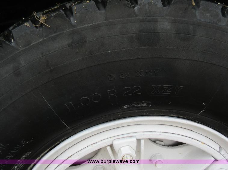 image for item F8436 1986 Mack R686T semi truck