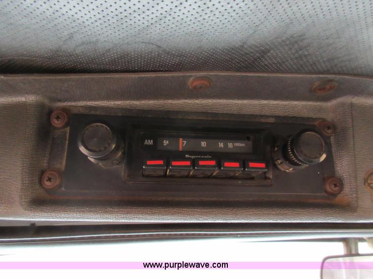 image for item F8436 1986 Mack R686T semi truck