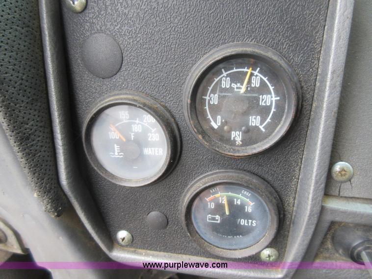 image for item F8436 1986 Mack R686T semi truck