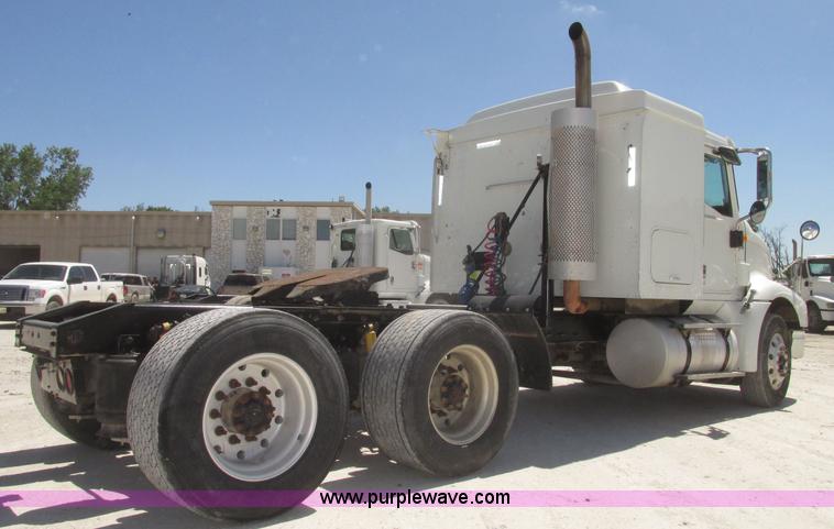 image for item H4647 2007 International 9200i semi truck