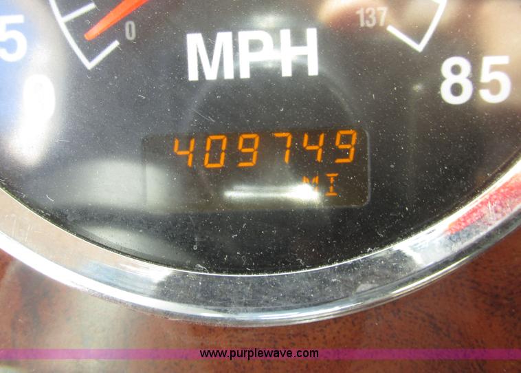 image for item H4647 2007 International 9200i semi truck