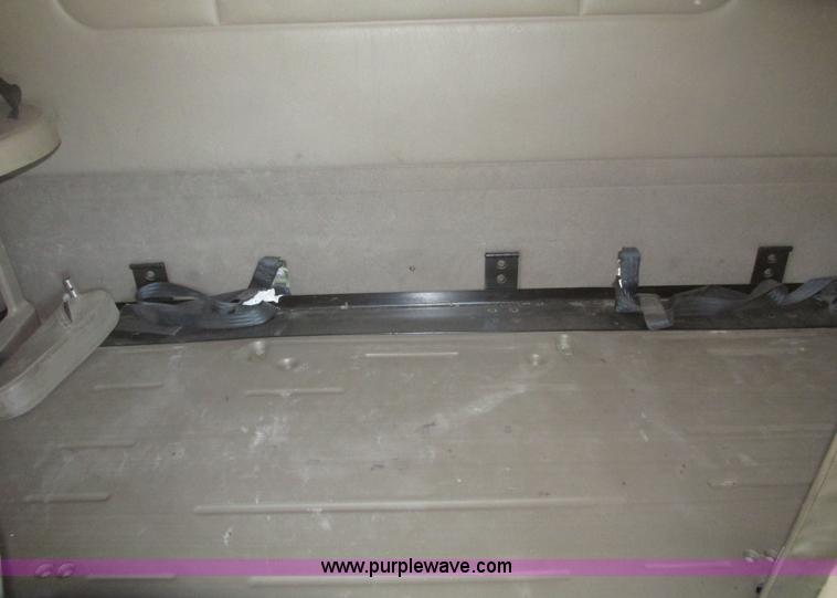 image for item H4647 2007 International 9200i semi truck