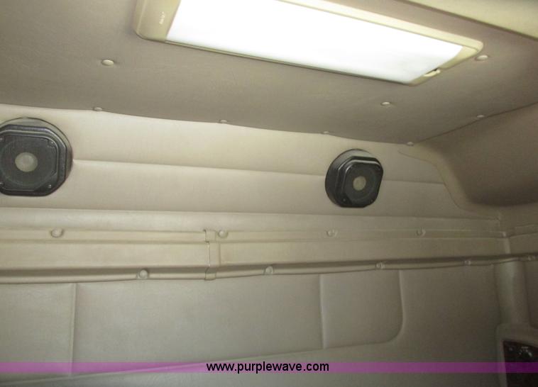 image for item H4647 2007 International 9200i semi truck