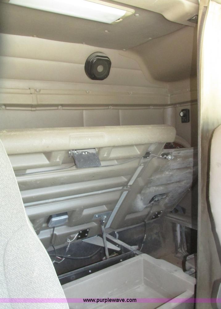 image for item H4647 2007 International 9200i semi truck