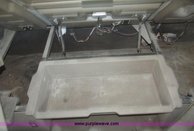 image for item H4647 2007 International 9200i semi truck